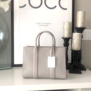 ARITZIA ALXILIARY LEATHER SHOULDER BAG